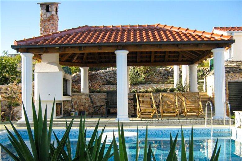 Exceptional villa in the first line to the sea, for sale