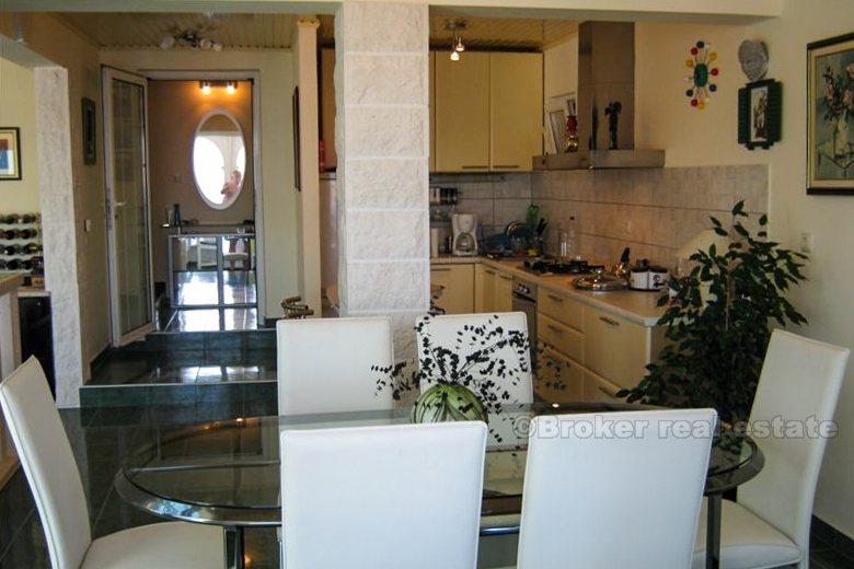 Exceptional villa in the first line to the sea, for sale