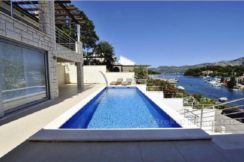 Villa de luxe dans la première rangée de la mer, à vendre