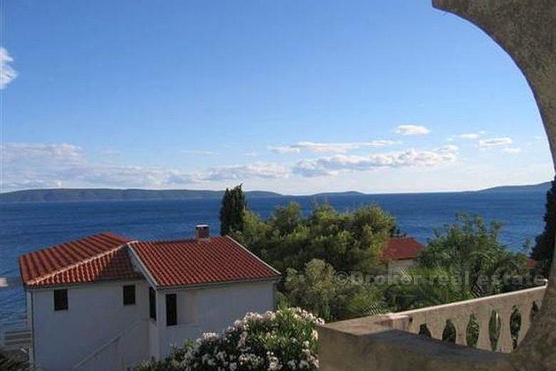 Bella casa di famiglia con vista sul mare aperto, in vendita