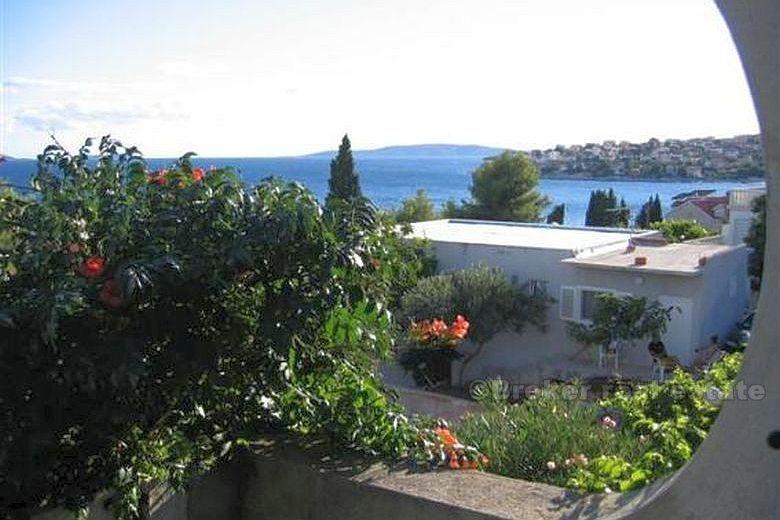 Bella casa di famiglia con vista sul mare aperto, in vendita
