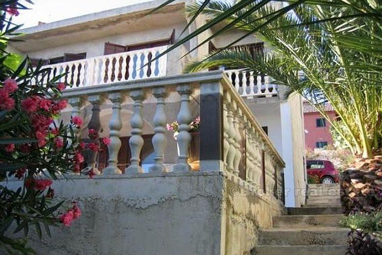 Bella casa di famiglia con vista sul mare aperto, in vendita