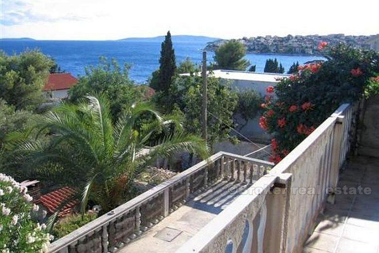 Bella casa di famiglia con vista sul mare aperto, in vendita