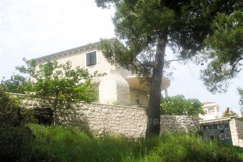 Beautiful stone villa in the first line to the sea, for sale