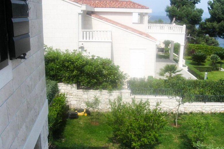 Beautiful stone villa in the first line to the sea, for sale