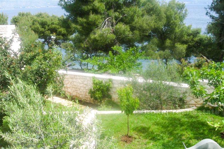 Bella villa in pietra in prima linea al mare, in vendita