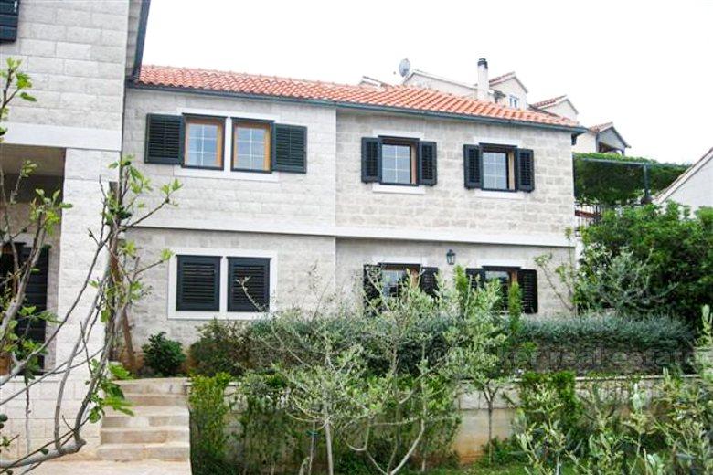Beautiful stone villa in the first line to the sea, for sale