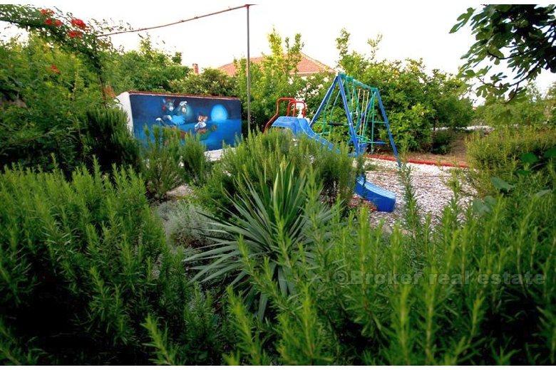 Дом / Вилла с бассейном, на продажу