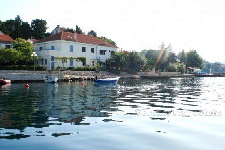 Villa på en elit plats, på 1: a raden till havet, till salu