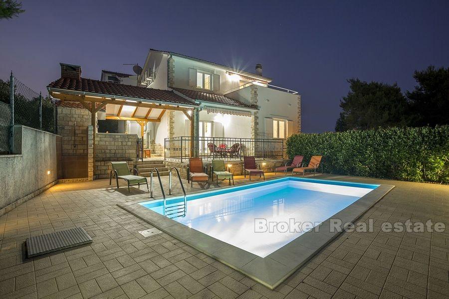 Belle villa avec piscine, à vendre