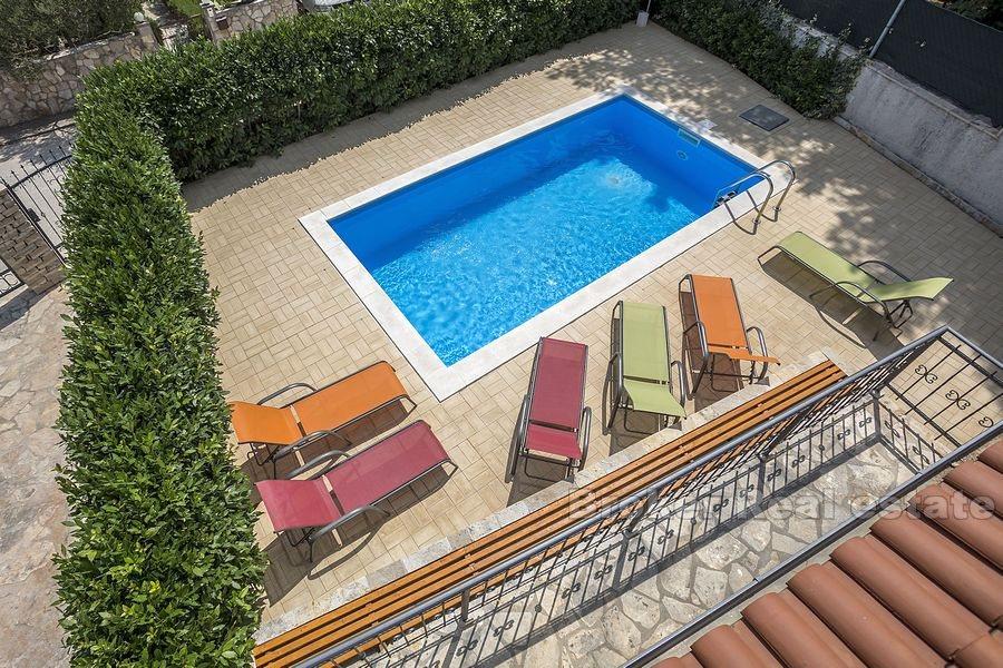 Belle villa avec piscine, à vendre