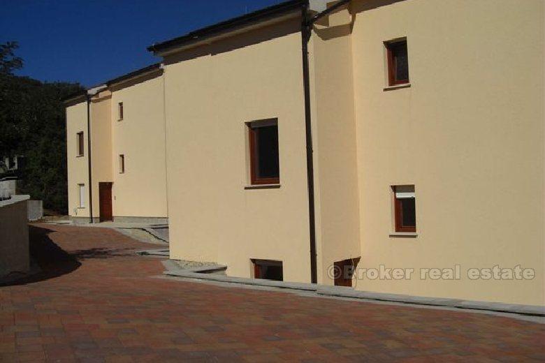 Apartmani s bazenom, na prodaju
