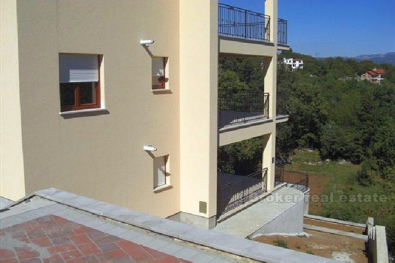Apartmani s bazenom, na prodaju