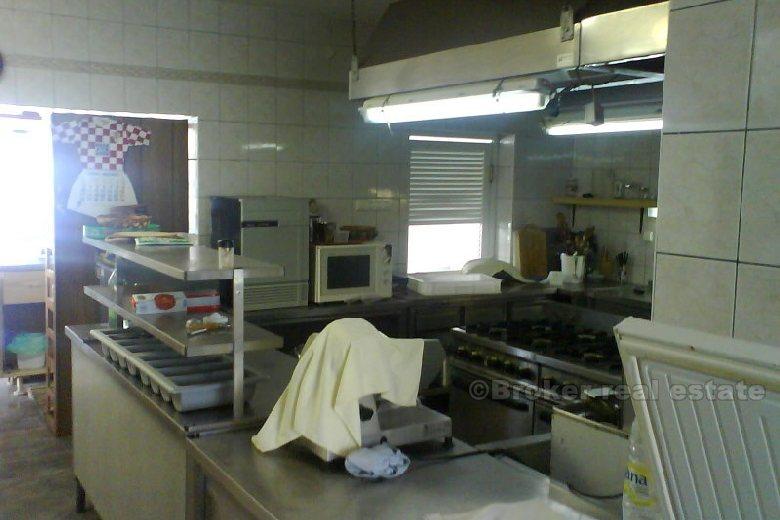 Mały hotel w pierwszym rzędzie do morza, na sprzedaż