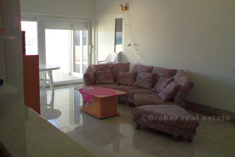 Mały hotel w pierwszym rzędzie do morza, na sprzedaż