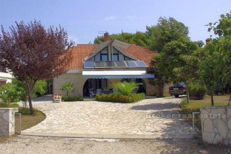 House at the seafront, with its own beach, for sale