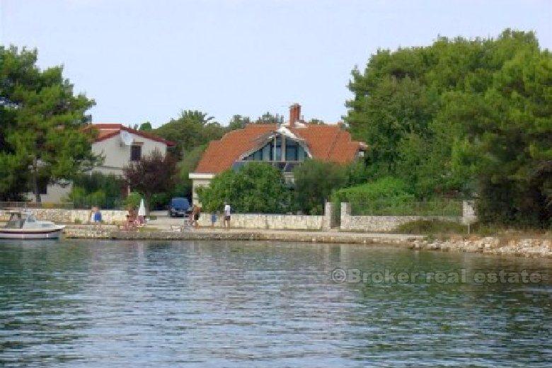 Maison en bord de mer, avec sa propre plage, à vendre