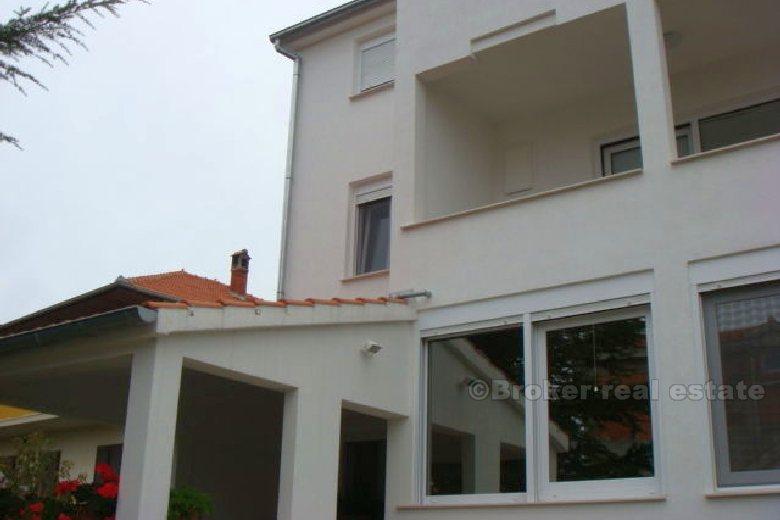 Bliźniak na trzech kondygnacjach, na sprzedaż