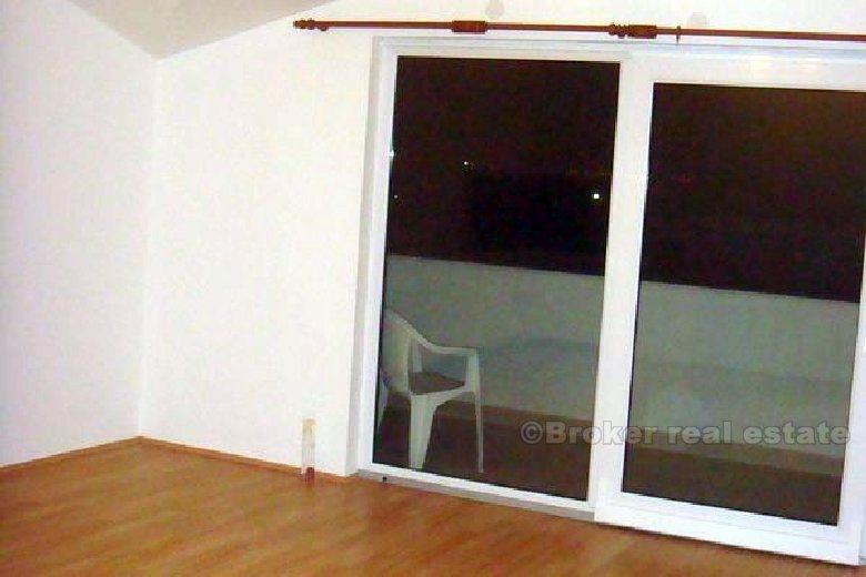 Doppelhaushälfte auf drei Etagen, zum Verkauf