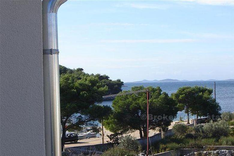 Villa i 1: a raden till havet, till salu