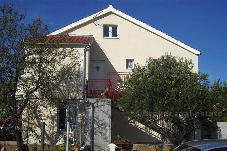Villa i 1: a raden till havet, till salu