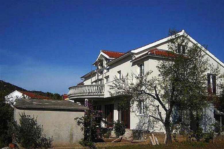 Вилла в 1-м ряду от моря, на продажу
