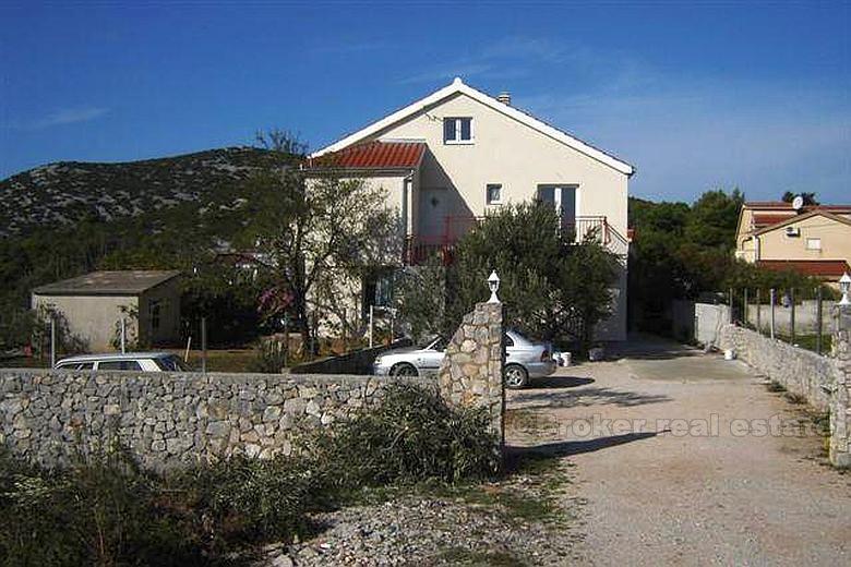Villa dans la 1ère rangée de la mer, à vendre