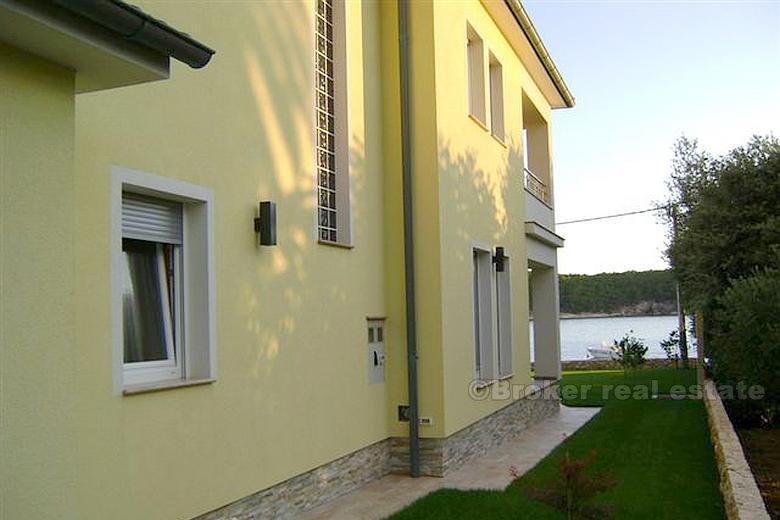 Beautiful villa right by the sea, for sale