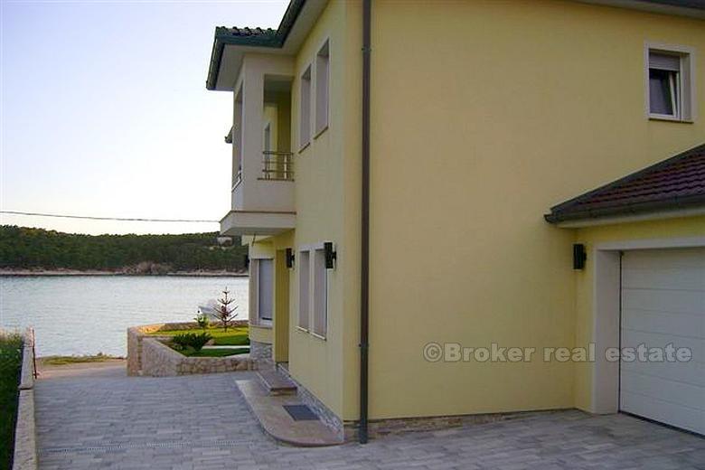 Beautiful villa right by the sea, for sale