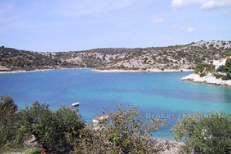 Dom z apartamentami z widokiem na morze, na sprzedaż