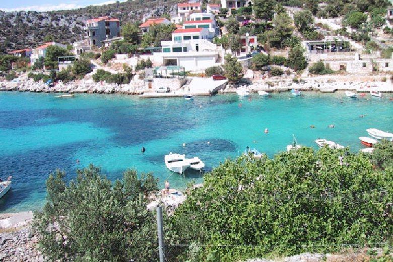 Dom z apartamentami z widokiem na morze, na sprzedaż