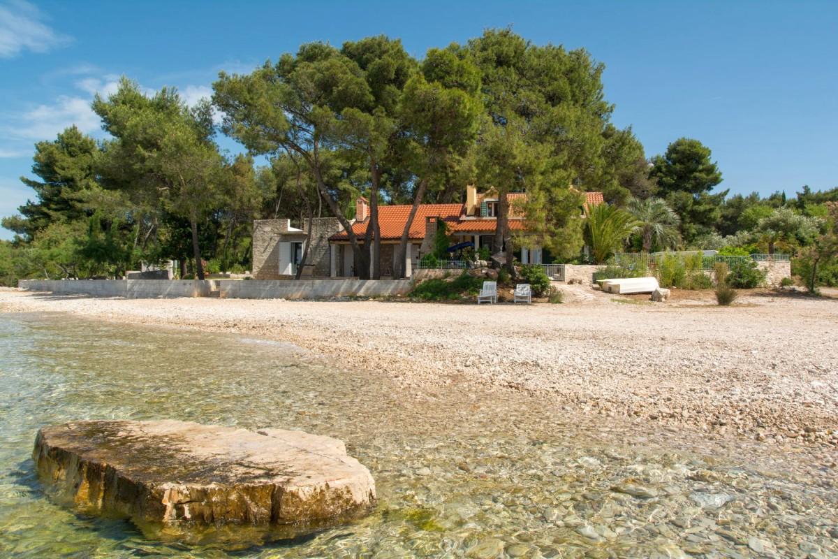 001-3590-30-island-brac-villa-on-an-exceptional-location-for-sale