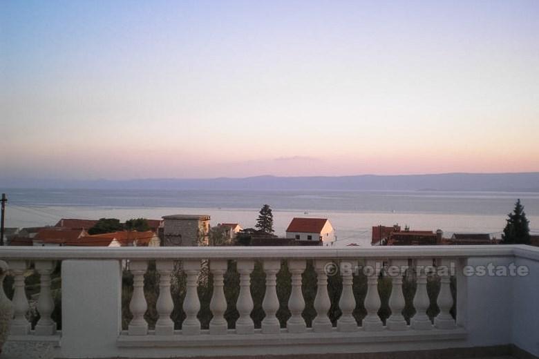 Detached house with an open sea view, for sale