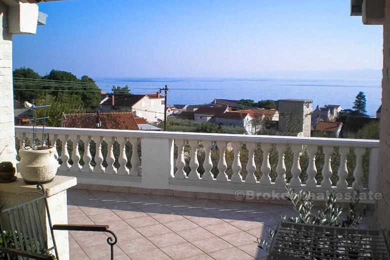 Samostojeća kuća s otvorenim pogledom na more, na prodaju