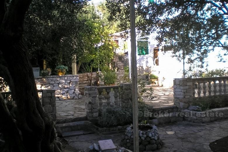 Detached house with an open sea view, for sale