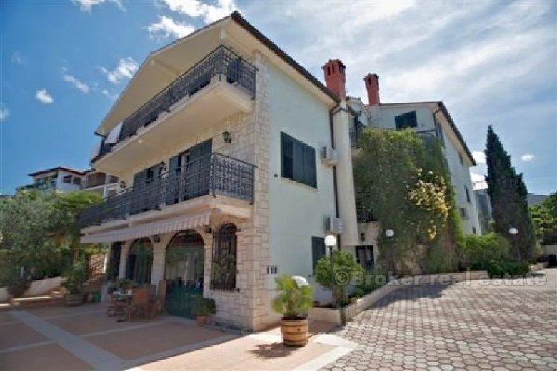 Luxuriously furnished hotel, for sale