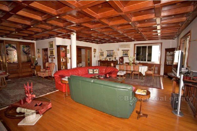 Luxuriously furnished hotel, for sale