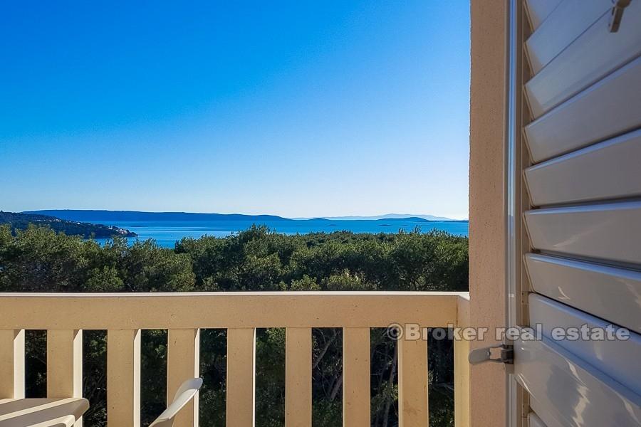Hotell i en liten landsby med utsikt over havet, til salgs