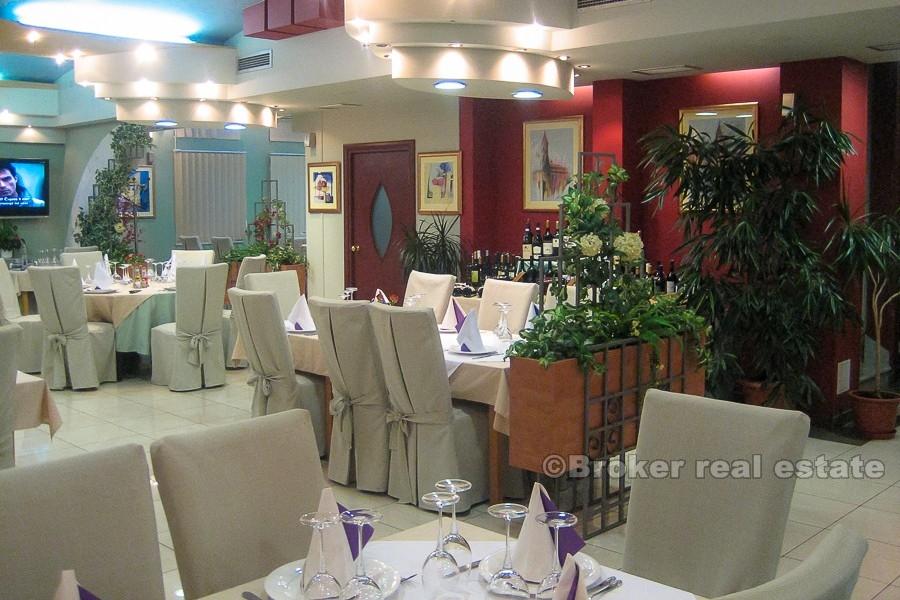 Hotel w małej wiosce, z widokiem na morze, na sprzedaż