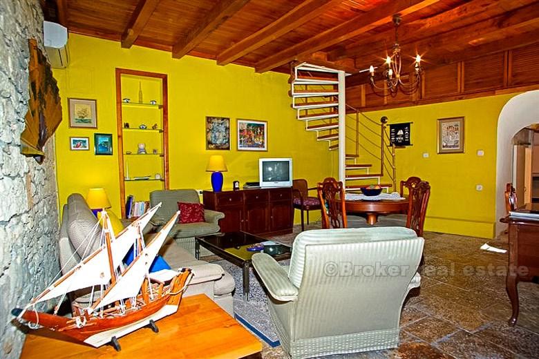 Beautiful renovated stone house in the center