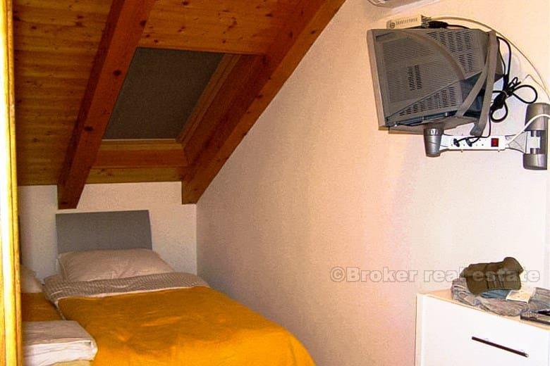 Beautiful villa with a swimming pool and 3 spacious apartments