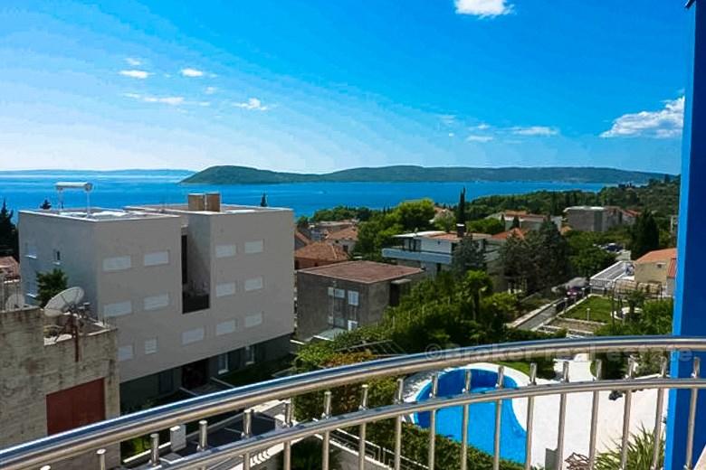 Vila s bazénem ve městě Split