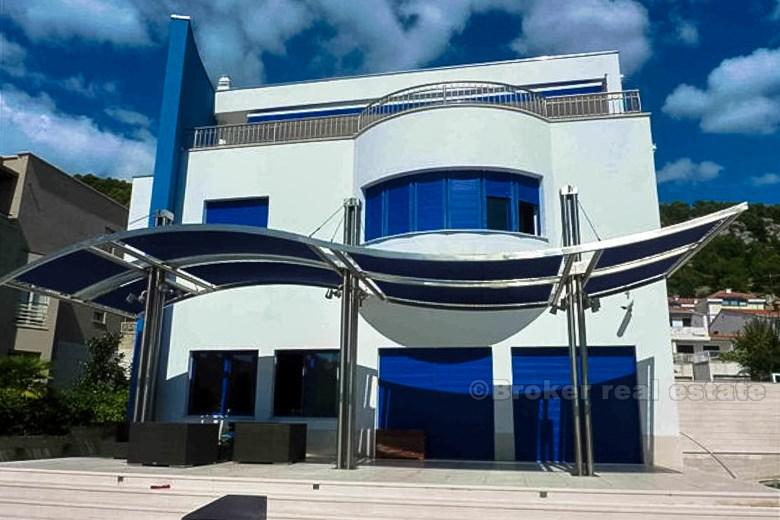 Вилла с бассейном в городе Сплит