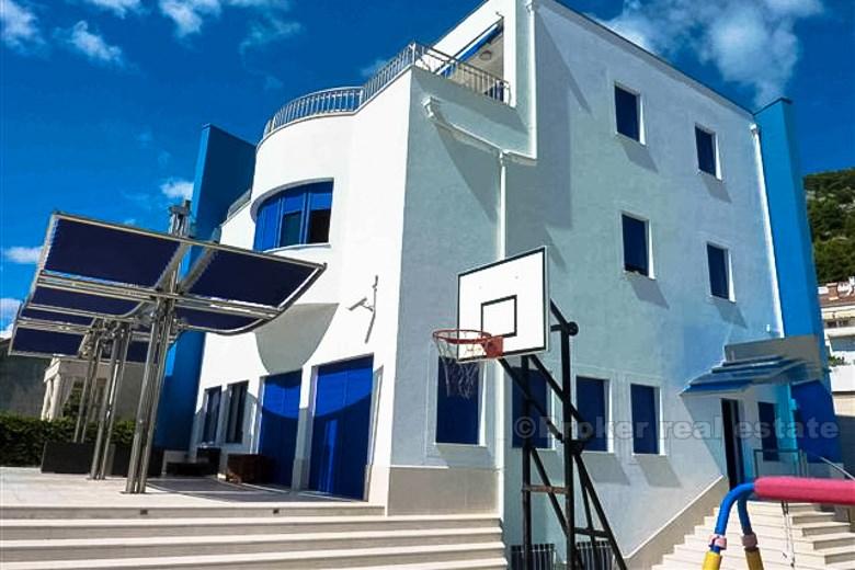 Villa avec piscine dans la ville de Split