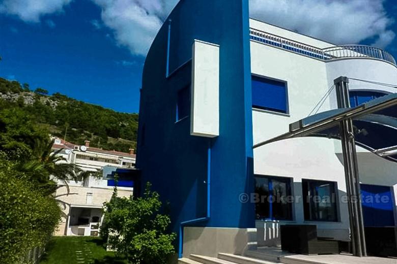 Villa avec piscine dans la ville de Split