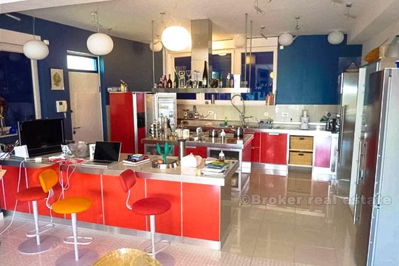 Vila s bazenom u gradu Splitu