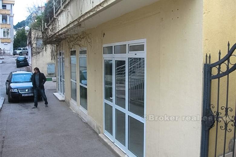 Local commercial au rez-de-chaussée, à vendre