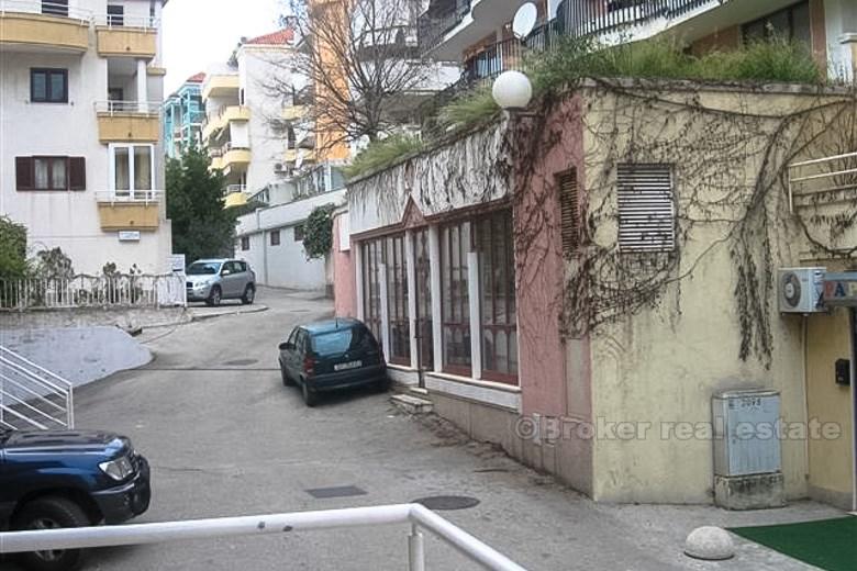 Local commercial au rez-de-chaussée, à vendre