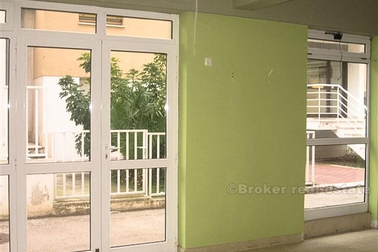 Local commercial au rez-de-chaussée, à vendre