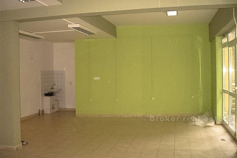Local commercial au rez-de-chaussée, à vendre